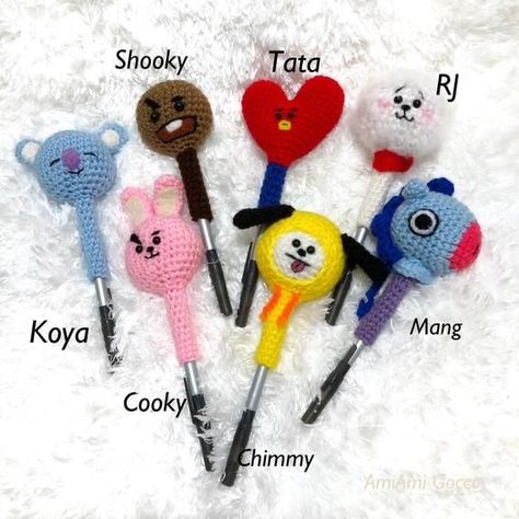 Kpop Office, Bt21 Crochet, Crochet Bts, Easy Crochet Hat Patterns, Diy Crafts Bookmarks, Easy Crochet Hat, Crochet Keychain Pattern, Bts Bt21, Pola Amigurumi