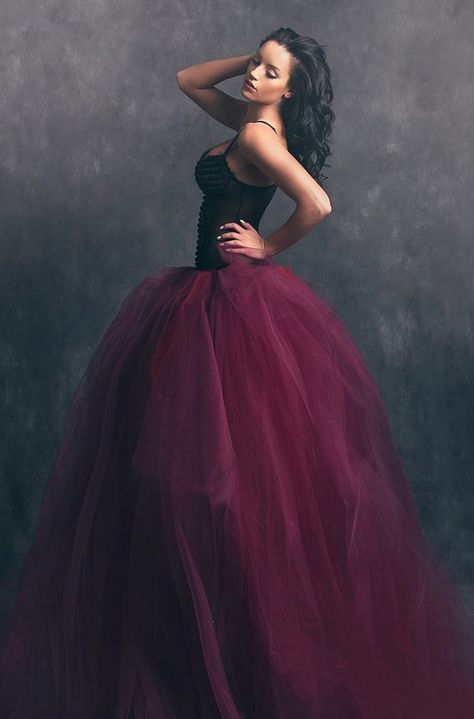 Glamour Photo Shoot, Fairytale Photoshoot, Creative Fashion Photography, Big Dresses, Prom Poses, Glam Photoshoot, Glamour Photo, Prom Style, Photoshoot Dress