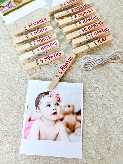 Clothes Line Picture Display, Birthday Photo Set Up, Diy Photo Garland First Birthday, Baby's First Birthday Party, One Year Photo Display, Diy First Birthday Photo Display, 1st Birthday Party Photos, Diy 12 Month Photo Display, My First Year Picture Display Diy