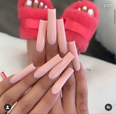 Bottom Nails, Red Bottom Nails, Bumble Bee Nails, Fall Nails Halloween, Girly Tingz, Feather Nails, Long Acrylic Nail Designs, Nails Trends, Glow Nails