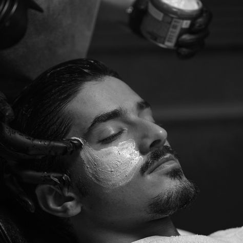 Spa For Men Ideas, Groomsmen Shoot, Men Facial Skin Care, Facial For Men, Men Face Care, Male Skincare, Old School Barber, Old School Barber Shop, Dermalogica Facial