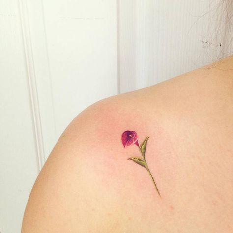 Small Flower Tattoos For Women, Lillies Tattoo, Flower Wrist Tattoos, Small Flower Tattoos, Floral Tattoo Sleeve, Original Tattoos, Lily Tattoo, Old Tattoos, Best Sleeve Tattoos