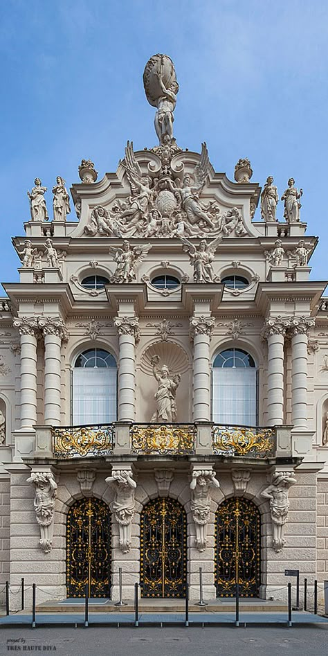 Palace Facade, Linderhof Palace, Palace Architecture, Module Design, Architecture Classic, German Architecture, Architecture Styles, Classic Villa, Neoclassical Architecture