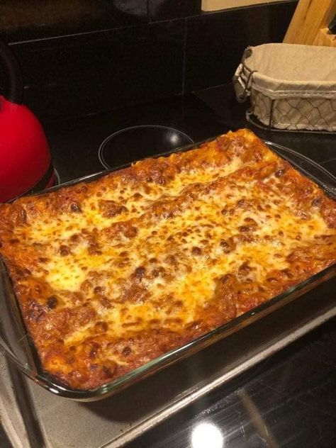 Louisiana Cajun Cooking And Recipes | Recipe from Travis Bourque  | Facebook Lasagna Recipe Easy, No Boil Lasagna, Cooking With Ground Beef, Ziti Recipes, Easy Lasagna Recipe, Lasagna Pasta, Mild Italian Sausage, Gratin Dish, Sweet Italian Sausage