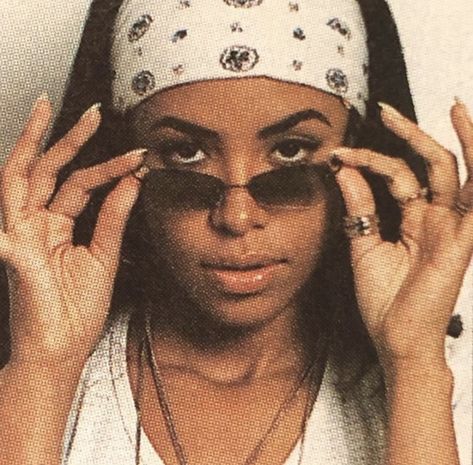 90s Hip Hop Aesthetic, Aaliyah 90s, 90s Hip Hop Outfits, Aaliyah Aesthetic, Hip Hop Aesthetic, Aaliyah Hair, 90s Rappers, Hip Hop Girl, Thug Girl