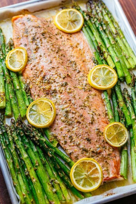 Baked Salmon And Asparagus, Dinner Salmon, Lemon Pepper Salmon, Pan Salmon, Salmon In Foil, Garlic Butter Salmon, Butter Salmon, Garlic Herb Butter, One Pan Dinner