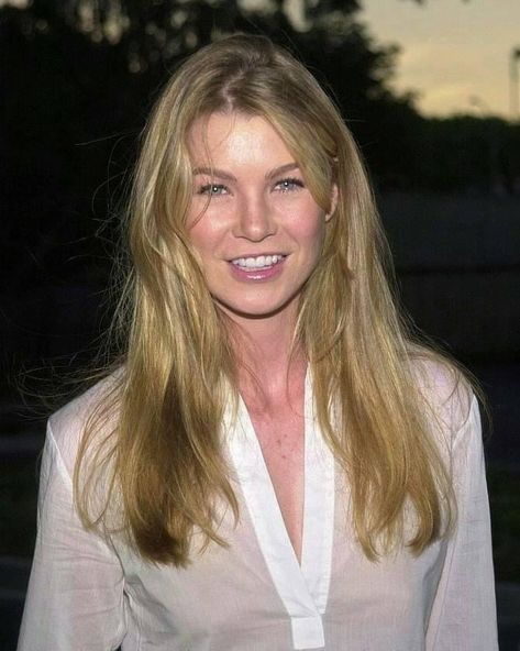 Ellen Pompeo 90s, Meredith Grey Hairstyle, Ellen Pompeo Hairstyles, Meredith Grey Layered Hair, Meredith Gray Hair Season 1, Meredith Grey Hair, Ellen Pompeo Husband, Meredith Grey's Anatomy, Ellen Pompeo Pregnant