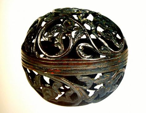 Dating from the 12th century and decorated in foliate patterns, this small, bronze ball is actually a hand-warmer. Inside the metal sphere, which unscrews into two halves, is an iron cup that held hot charcoal. This clever design allowed the hands to be warmed without getting burnt. Irish Archaeology, Metal Sphere, Ancient Ireland, Blessed Sacrament, Medieval Life, Medieval World, Historical Jewellery, Medieval Jewelry, Interesting History