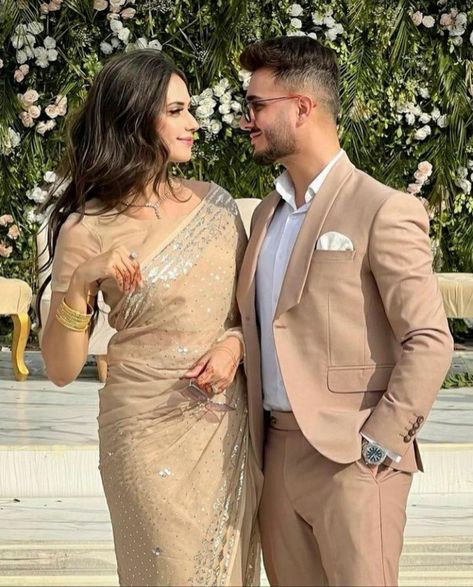 Twining Dress For Couple, Suit And Saree Couple Poses, Twining Outfits For Couples, Suit And Saree Couple, Desi Couple Outfits, Vintage Suits Men, Engagement Clothes For Couple, Couple Dress Matching, Twining Outfits