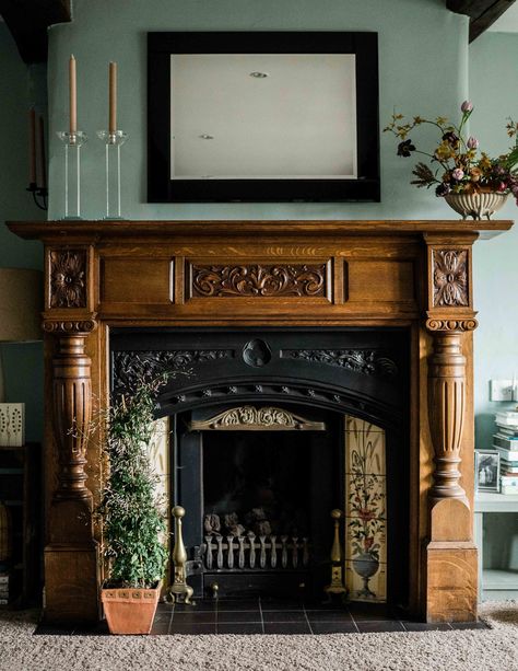 Old English Cottage Interiors Fireplaces, Castle Fireplace Aesthetic, Cottage Core Mantel Decor, Vintage Cottage Fireplace, Old Home Fireplace, English Fireplace Ideas, Old English Fireplace, English Cottage Fireplace Ideas, Cottage Core Fireplace