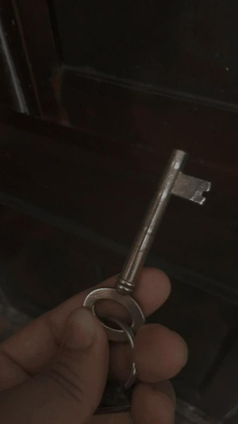 Old key, vintage key, poetic images, aesthetic dark academy Old Key Aesthetic, Key Aesthetic Dark, Old Keys Aesthetic, Keys Aesthetic, Key Aesthetic, Poetic Images, 2024 Books, The Key To My Heart, Dark Academy