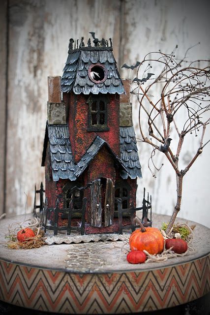 My Childhood Memories, Barbie Houses, Halloween Village Display, Halloween Chic, House Tutorial, Casa Halloween, Haunted Dollhouse, Halloween Haunted House, Spooky Town