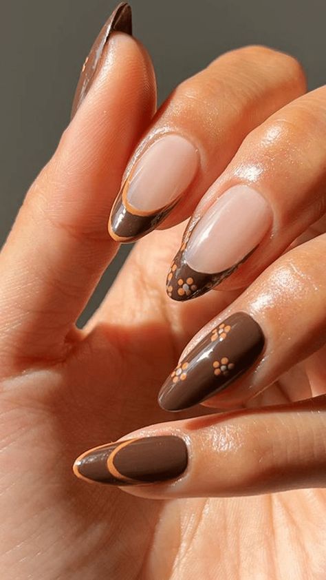 13 Chic Almond Nail Ideas to Try This September Cute Fall Almond Nails, Bee Nail Designs, Almond Fall Nails, Round Nail Designs, Nail Art Stripes, Nails Gel Nails, Bumble Bees, Striped Nails, Almond Nail