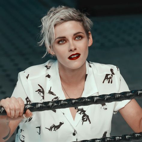 Sabina Wilson Aesthetic, Kristen Stewart Charlie Angels, Sabina Wilson, Charlie's Angels Outfits, Charlie Angels, Charlie's Angels 2019, Tomboy Haircut, Kristin Stewart, Kristen Stewart Style