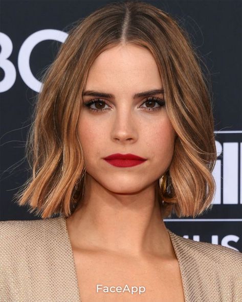 Chin Length Hair Brown, Short Light Brown Balayage, Golden Bob Hair, Emma Watson Bob, Italian Bob 2023, Caramel Bob Hair, Caramel Short Hair, Golden Brown Bob, Emma Watson Hair Color