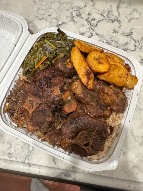 oxtail bae Oxtail Plates, Jamaican Food Plate, Jamaican Oxtail, Grub Hub, Fast Food Drinks, Jamaican Food, Fast Foods, Food Plate, Delicacy Food