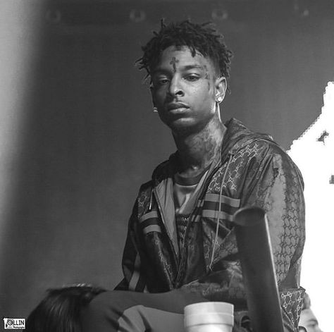 21 Savage Black And White, Savage Pictures, Senior Year Diy, Savage Mode, Chris Brown Videos, Savage Love, 21 Savage, Rap Artists, Cartoon Profile Pics