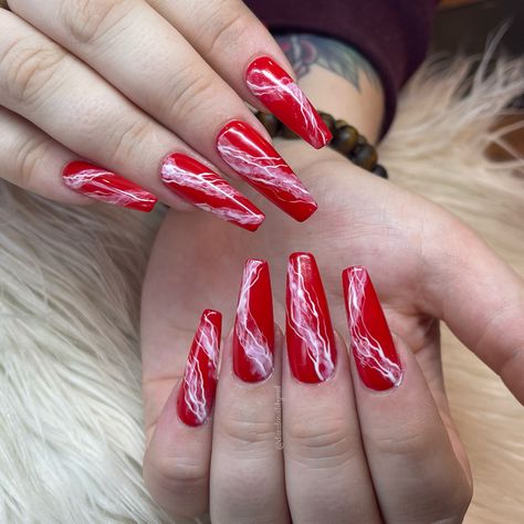 Long red nails with marble look to look like lightning Red White Marble Nails, Red With White Tip Nails, Red And White Marble Nails, Red Marble Nails Acrylic, Marble Red Nails, Red And Black Marble Nails, Red Marble Nails, Red Almond Nails, Lightning Nails