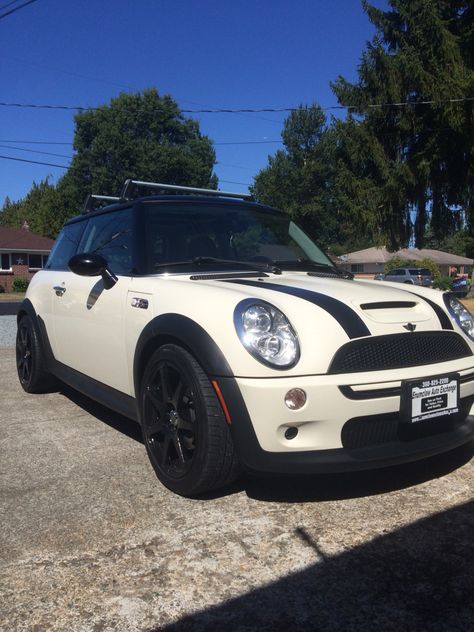 The new baby   2005 Mini Cooper s  In Pepper white Mini Cooper Aesthetic, Cream Mini Cooper Aesthetic, White Mini Cooper, Mini Cooper Aesthetic White, Pepper White Mini Cooper, Mini Cooper Pepper White, Mini Cooper 2017, Mini Cooper Accessories, 2007 Mini Cooper