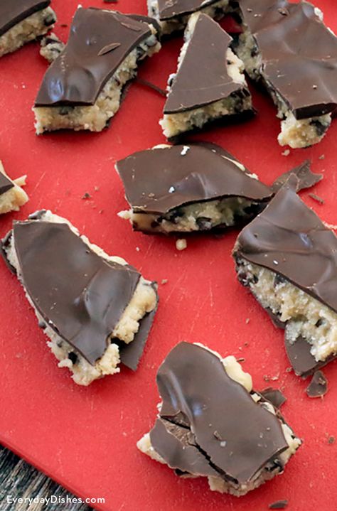 Cookie dough bark recipe Cookie Dough Bark Recipe, Egg Free Cookie Dough, Cookie Dough Bark, Raspberry Cookie Recipes, Raspberry Cookie, Birthday Recipes, Bark Recipes, Kids Treats, Chocolate Bowls