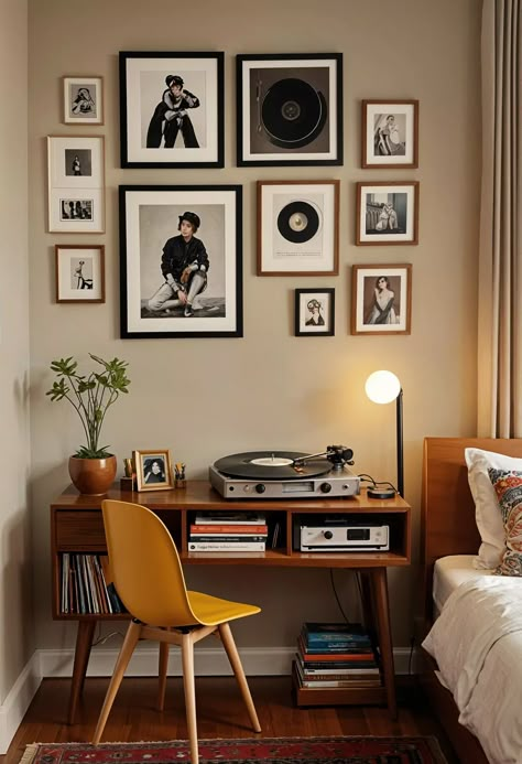 19 Creative Dorm Room Ideas for Guys 3 College Setup, Setup Bedroom, Aesthetic Dorm Room Ideas, Vinyl Corner, Retro Room Ideas, Room Ideas For Guys, Dorm Room Ideas For Guys, 60 Aesthetic, Comfy Bedding