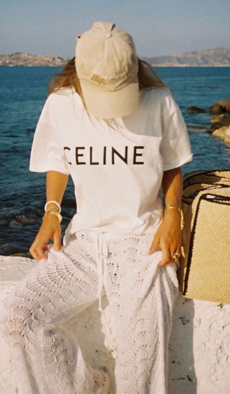 Celine Shirt, Sporty Chic Style, Europe Travel Outfits, Practice Outfits, Travel Outfits, Paris Outfits, Fashion Victim, Street Style Chic, Sporty Chic