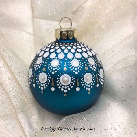 Everyday Wholesome | 100 Best Elegant Ball Christmas Tree Ornaments - Gift Guide Christmas Orniments, Handpainted Christmas Ornaments, Ball Christmas Tree, Are Ideas, Christmas Mandala, Christmas Props, Christmas Balls Decorations, Handmade Christmas Crafts, Painted Christmas Ornaments