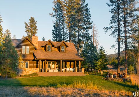 Giuliana and Bill Rancic's Idyllic Idaho Vacation Home Is the Ultimate Urban Lodge | Architectural Digest Idaho Homes, Idaho Vacation, The Shade Store, Lakeside View, Giuliana Rancic, Mos Def, Celebrity Houses, Indoor Outdoor Living, Architectural Digest