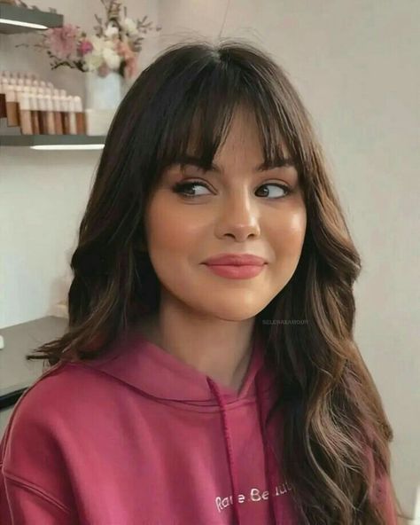 Wispy Bangs Selena Gomez, Selena Gomez Hair With Bangs, Selena Gomez Bob With Bangs, Bangs Hairstyle For Round Faces, Indian Men Hair Colour Ideas, Round Face Bangs Long Hair, Fall 2023 Hair Trends Haircuts Round Face, Bangs Eyebrow Length, Fringe For Small Forehead