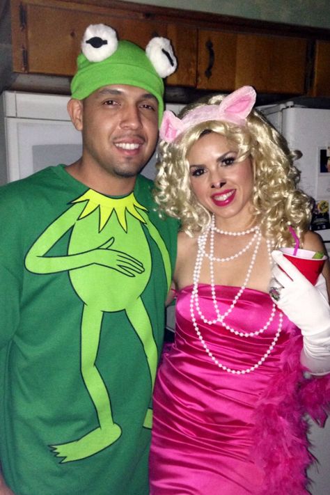 Kermit The Frog And Miss Piggy Costume, Ms Piggy And Kermit Costume, Kermit And Miss Piggy Costumes, Miss Piggy And Kermit Costumes, Ms Piggy Costume, Miss Piggy Halloween Costume, Spookie Season, Miss Piggy Costume, Piggy Costume