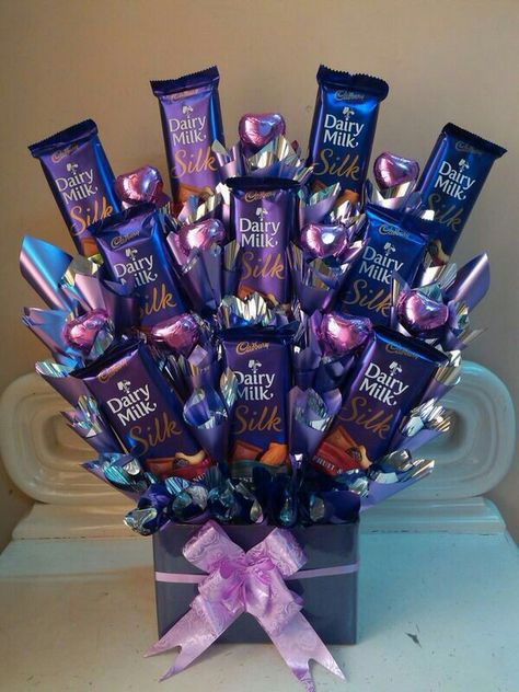 Candy Gift Baskets, Chocolate Bouquet Diy, Candy Bouquet Diy, Chocolate Pictures, Chocolate Pack, Birthday Room Decorations, Dairy Milk Chocolate, Candy Bouquets, Chocolate Hampers