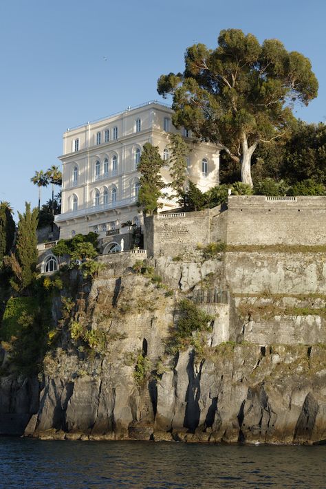 Villa Astor overlooking the Bay of Naples. During Astor’s time traveling as a student in Italy and then as American ambassador in Rome, he had discovered the beautiful coastal town of Sorrento, where, in 1905, he purchased the villa, with its spectacular location overlooking the Bay of Naples with views of Mount Vesuvius. Art historian Suzanna Tise-Isoré tells of the restoration process, as he added wainscoting, parquet floors and hand-painted ceilings. Villa Astor, Villas In Italy, Sorrento Italy, Italian Villa, California Homes, Coastal Towns, Private Villas, Luxury Property, Sorrento