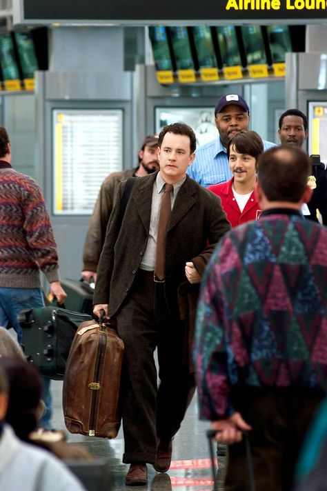 Tom Hanks in "The Terminal" (2004). Steve Waugh, Tom Hanks Movies, Sleepless In Seattle, The Terminal, Film Watch, Tv Show Outfits, Charlotte Casiraghi, Famous Singers, Steven Spielberg