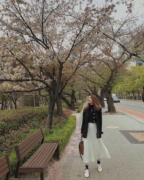 Japan Ootd Spring, Japan Outfit Spring, Autumn Outfit Women, Blossom Outfit, Cherry Blossom Outfit, Spring Outfits Japan, Japan Ootd, Japan Outfits, Japan Spring