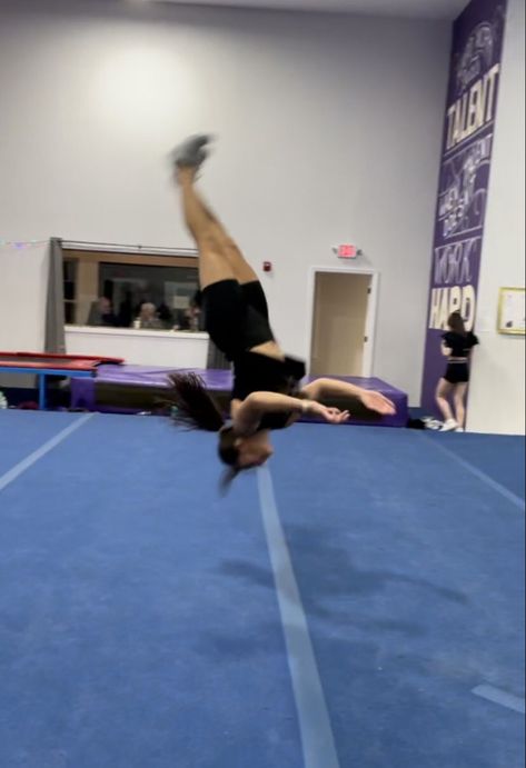 Dance Terminology, Cheer Aesthetic, Tumbling Cheer, Gymnastics Floor, Tumbling Gymnastics, Air Track, Gymnastics Poses, Gymnastics Photos, Acrobatic Gymnastics