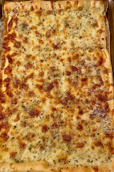 Copycat Pizza Hut Bread Sticks, Copycat Pizza Hut Cheese Sticks, Pizza Hut Breadstick Seasoning, Cheesy Bread Sticks Recipe, Pizza Hut Cheese Breadsticks, Pizza Hut Pizza Recipe, Copycat Pizza Hut Breadsticks, Cheese Breadsticks Recipe, Homemade Cheesy Breadsticks