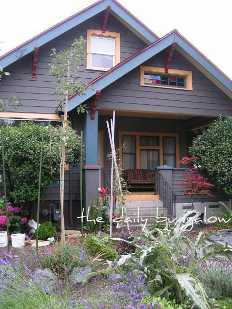 Purple Houses, Bungalow Landscaping, Craftsman Bungalow Exterior, Exterior Paint Schemes, Craftsman Houses, Bungalow Interiors, Exterior Paint Ideas, House Paint Color Combination, Gray House