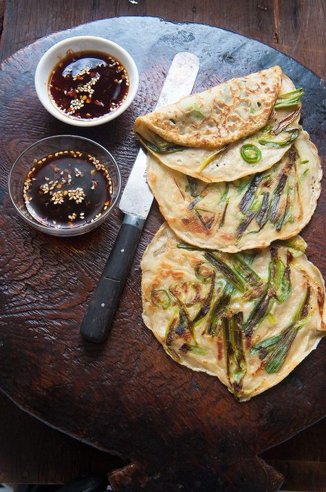 Korean spring onion pancakes (pajeon) Recipe Pajeon Recipe, Koreansk Mad, Plats Healthy, Travel Magazine, Food And Travel, Idee Pasto Sano, Spring Onion, Asian Cooking, Asian Dishes