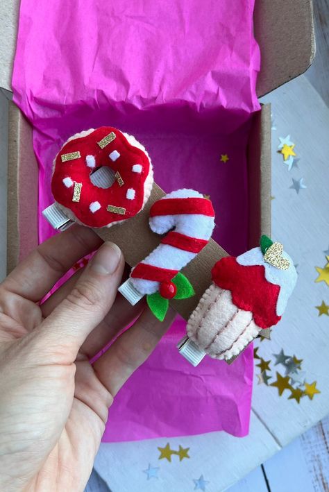 Red Donut, Christmas Hair Clips, Holiday Hair Clips, Donut Hair, Felt Hair Accessories, Felt Hair Clips, Cute Donuts, Diy Bows, Toddler Hair Clips