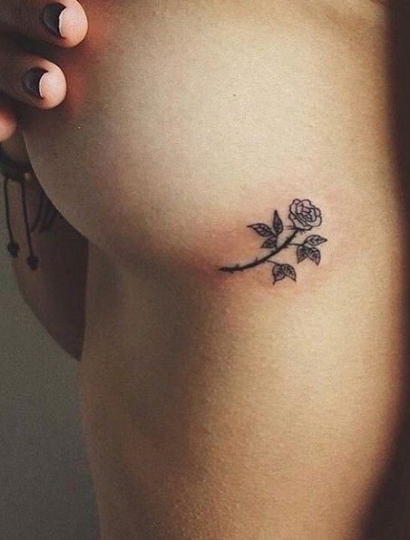 Rose Outline Tattoo, Tiny Tattoos For Women, Hip Tattoos, Small Rose Tattoo, Geniale Tattoos, Tattoos Women, Piercing Tattoo, Rose Tattoos, Get A Tattoo