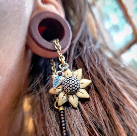 Bloodwood Magnetic Tunnels w/ Detachable Vintage Sunflower | Etsy Ear Gauge Sizes, Dangle Gauges, Dangle Plugs, Vintage Sunflower, Estilo Indie, Sunflower Jewelry, Plug Earrings, Tunnels And Plugs, Gauged Earrings