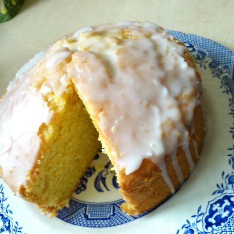 Lemon Madeira Cake, Lemon Lime Cake, Snacking Cakes, Madeira Cake Recipe, British Baking Show Recipes, Madeira Cake, Lemon Cakes, Citrus Recipes, Portuguese Desserts