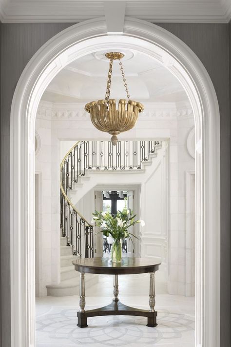 Traditional Foyer, Entrance Foyer Design, Foyer Staircase, Foyer Entrance, Grand Entryway, Grand Foyer, Traditional Interior Design, Foyer Design, Entryway Furniture