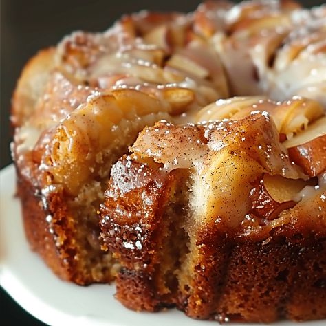 Apple Bundt Cake Recipes, Cinnamon Apple Cake, Chocolate Rice Krispies, Cake Apple, Apple Spice Cake, Apple Coffee Cakes, Apple Dump Cakes, Dessert Bites, Apple Cake Recipes