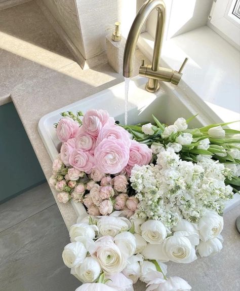 Boquette Flowers, Nothing But Flowers, Flower Therapy, No Rain, Beautiful Bouquet Of Flowers, Jolie Photo, Beautiful Bouquet, Love Flowers, My Flower