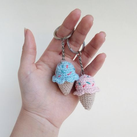 Little ice cream. Cute keychain. Crochet Ice Cream Keychain, Ice Cream Crochet, Crochet Keyrings, Ice Cream Keychain, Ice Cream Cute, Crochet Hand Warmers, Keychain Amigurumi, Matching Keychains, Art N Craft