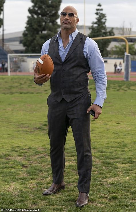 Dwayne Johnson Ballers Style, The Rock In A Suit, Dwayne Johnson Suit, Lawyer Wardrobe, Dwayne Johnson Ballers, The Rock Style, Rock Workout, Clothes For Men Over 50, Muscled Men