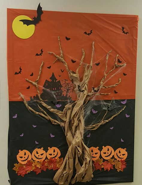 School Hall Halloween Decorations, Halloween Decorations Nursery School, Halloween Decorations Bulletin Boards, Halloween Themed Bulletin Boards Preschool, Halloween Board Preschool, Halloween Classroom Theme Ideas, Halloween Wall Display, Halloween Kindness Bulletin Board, Halloween Prek Bulletin Board