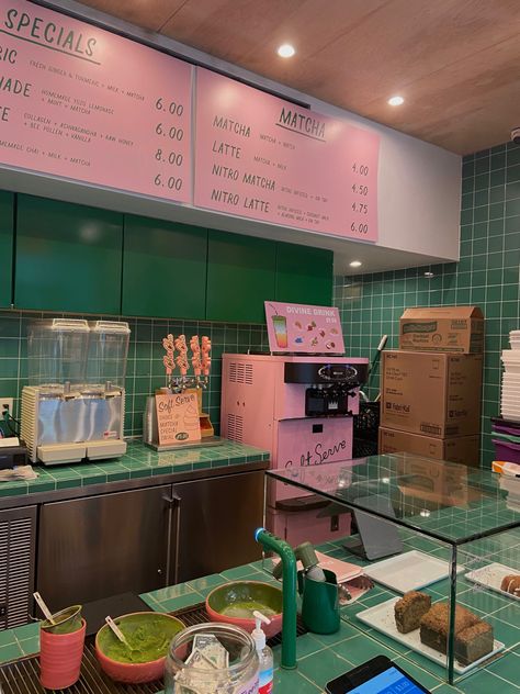 Boba Bar, Matcha Bars, Juice Bar Design, Matcha Cafe, Ice Cream Business, Smoothie Shop, Best Matcha, Bakery Design Interior, Yogurt Shop