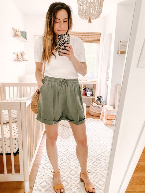 Postpartum Summer Outfit, Postpartum Capsule Wardrobe Summer, Postpartum Wardrobe Summer, Postpartum Style Summer, Postpartum Fashion Summer, Post Partum Outfits Summer, Summer Postpartum Outfits, Postpartum Summer Outfits, Summer Post Partum Outfits